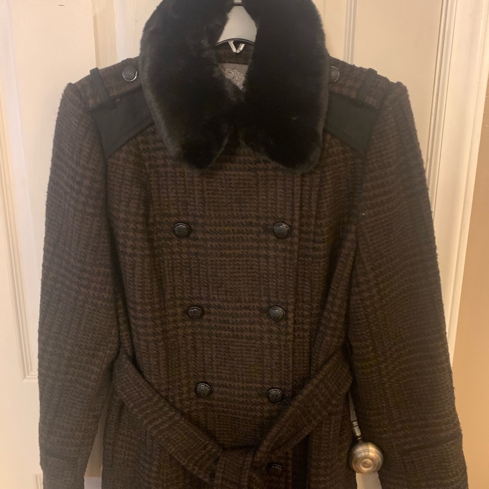 VINCE CAMUTO BLACK AND BROWN PLAID COAT. - Picture 2 of 8